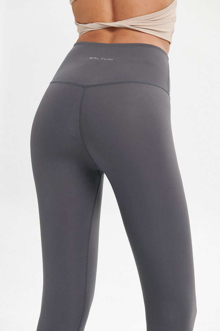 Basic High-Waisted Capri - SALTUM SPORTS