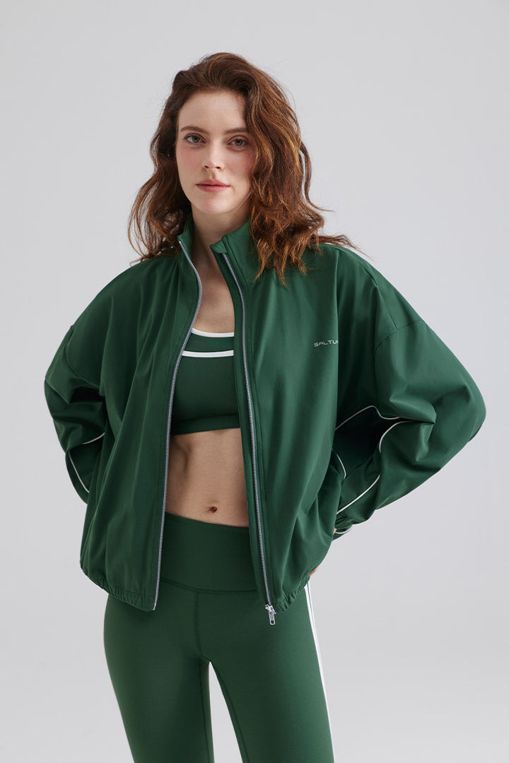 Woman green athletic jacket with pockets and leggings