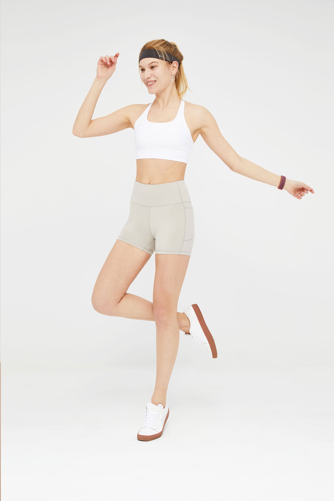 Woman in athletic wear Seamless Biker Shorts