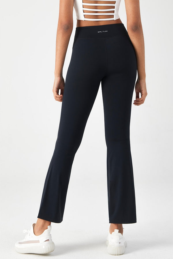 Saltum - Crossover Black Flare Legging with Inner PocketSaltumsports.com Saltum - CloudFleece™ Cropped Crew Pullover & Legging Set 7 8 leggings LULULemon ALO 