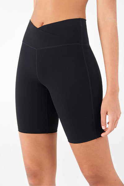 V-shaped Sports Bra and Shorts Set - SALTUM SPORTS