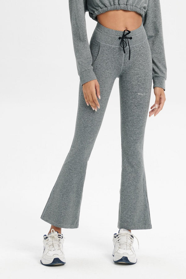 Saltum - Cropped Hoodie & Flare Legging Set Saltum - Cropped Pullover Hoodie saltumsports.com - alo - lululemon