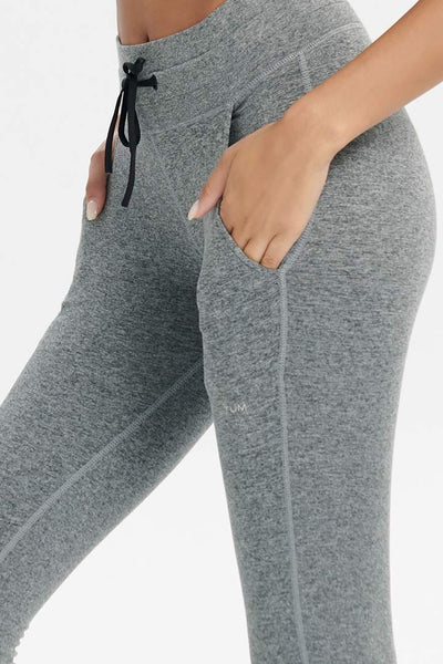 Saltum - Cropped Hoodie & Flare Legging Set Saltum - Cropped Pullover Hoodie saltumsports.com - alo - lululemon