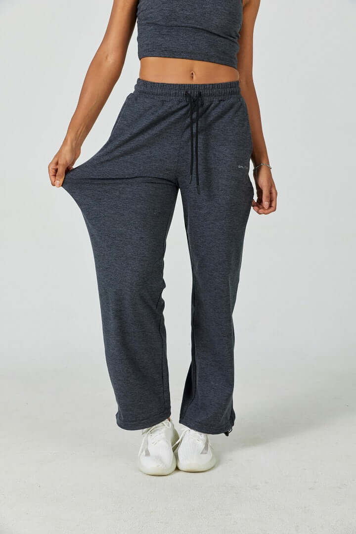 Woman CloudFleece™ wide leg sweatpant dark heather grey with adjustable drawstring and deep side pockets 