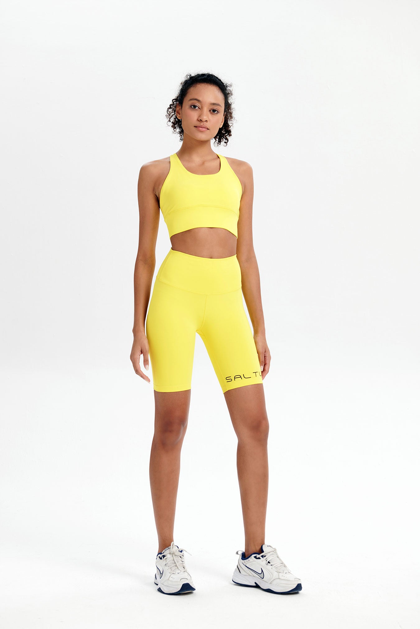 Saltum Woman yellow athletic outfit for indoor and outdoor Sports 