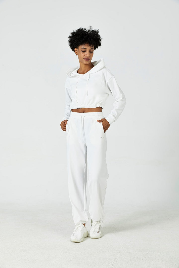 CloudFleece™ Cropped Hoodie & Wide Leg Sweatpant Set Saltum - Cropped Hoodie & Flare Legging Set Saltum - Cropped Pullover Hoodie saltumsports.com - alo - lululemon